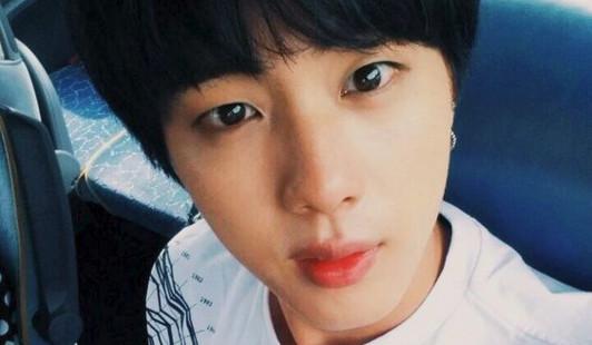 17 Adorable Selcas From Our Favorite K-Pop Idols