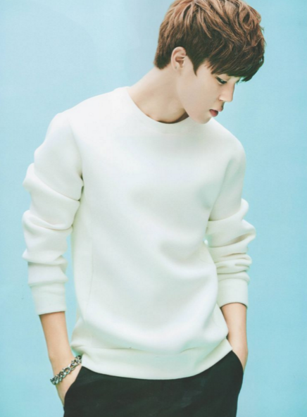 13 Male Idols Who Can’t Live Without Their Crew Sweaters