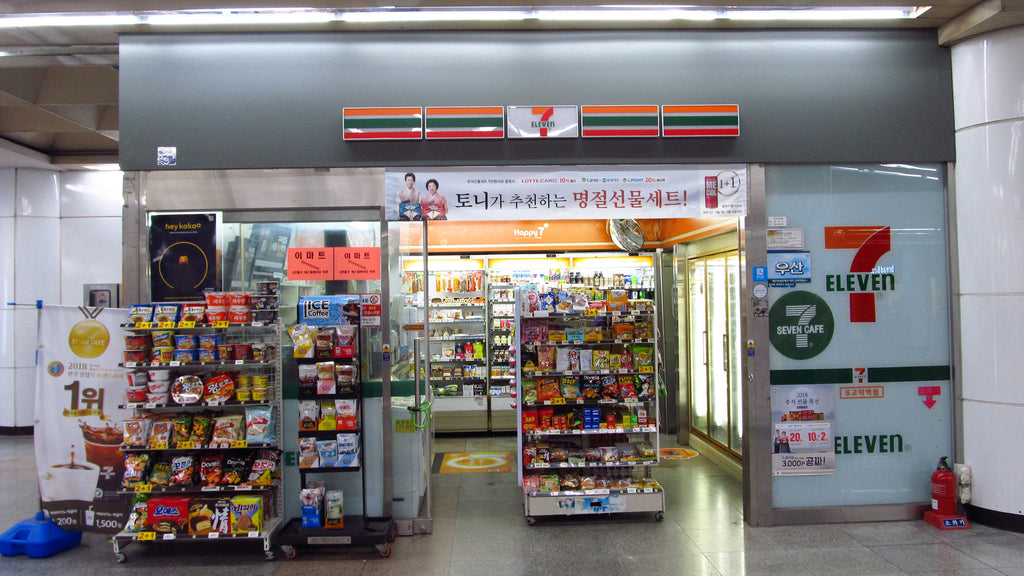 Korean Convenience Stores are NEXT LEVEL and DELICIOUS!