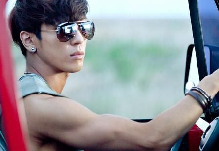 15 Male K-Pop Idols With Droolworthy Arms