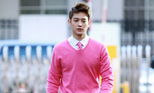 13 Male Idols That Just Look Way Too Good In Pink